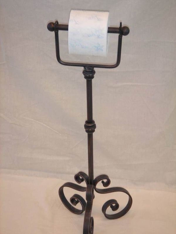 Stylish 75cm free-standing matte black toilet roll holder, combining functionality and modern design for convenient bathroom use.