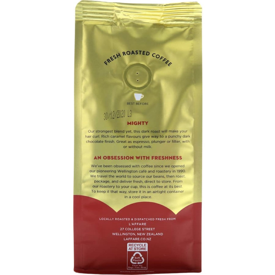 L'affare Mighty Plunger & Filter Grind: sleek coffee maker that enhances flavor and reduces sediment in every cup.