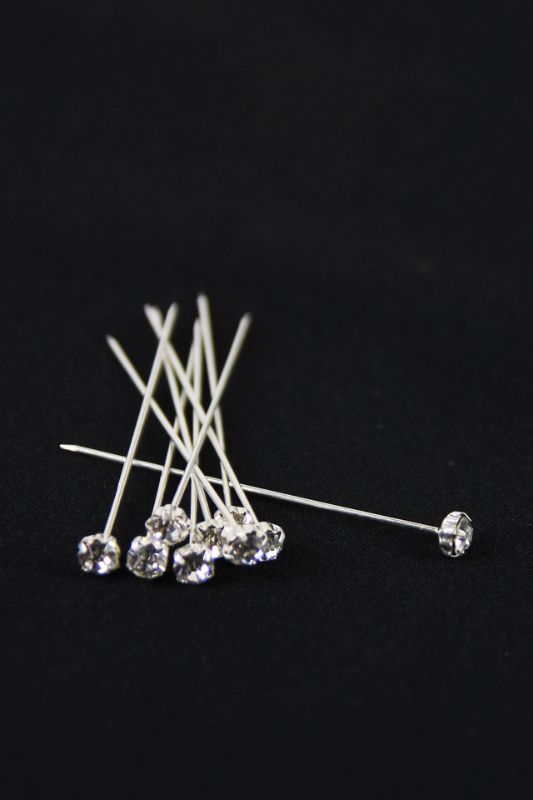 Elegant silver diamante pins (20pcs) with 6mm crystals, perfect for enhancing crafts and special events.