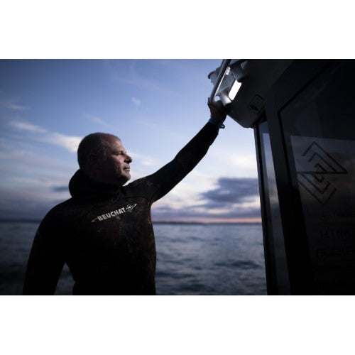 NARVA - BLACK LED DECK LAMP RED/WHITE LIGHT OUTPUT