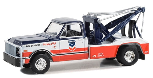 Diecast Model - 1968 Chevrolet C-30 Dually Wrecker - Scale: 1/64