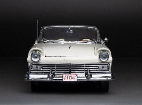 Diecast Model - 1957 Ford Fairlane 500 Skyliner - Scale: 1/18 (Smartfox)