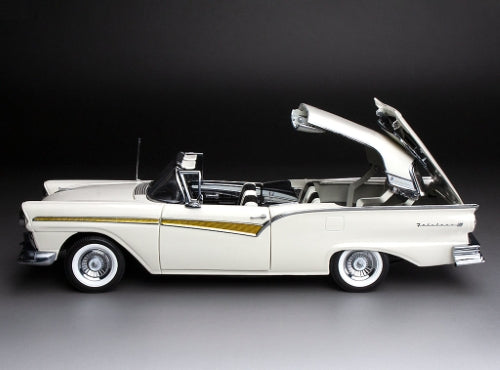 Diecast Model - 1957 Ford Fairlane 500 Skyliner - Scale: 1/18 (Smartfox)