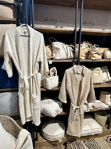 Pique Waffle Bathrobe with Collar - Latte - Akiiko