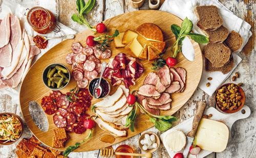 Charcuterie Boards - Platters, Boards, Plates and Simple Recipes Cookbook