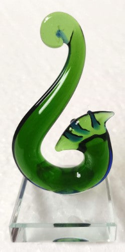 Glass Art Kiwiana Hei Matau (4.5 × 4.5 x 10CM)
