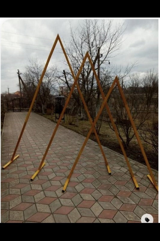 Elegant Wedding Pyramid Set 3 featuring three sizes for versatile decor, ideal for enhancing romantic wedding venues.