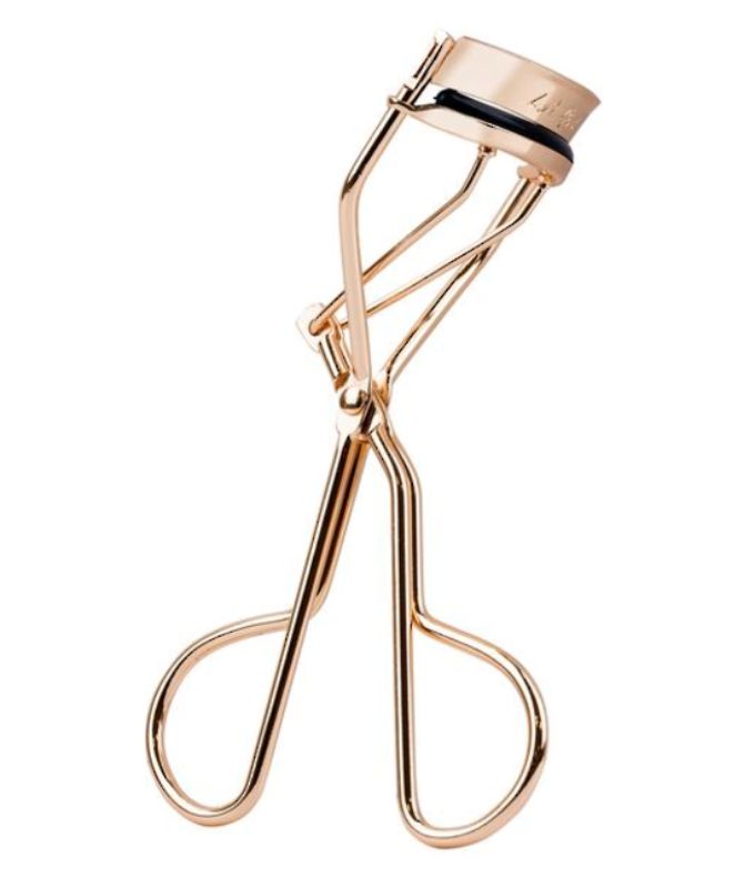 LA Girl Volumatic Mascara features a built-in lash curler, delivering voluminous, curled lashes with a clump-free finish.