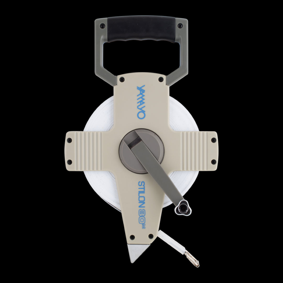 Durable YAMAYO 30m measuring tape with nylon coating, zero-start blade, ideal for precise measurements in tough conditions.