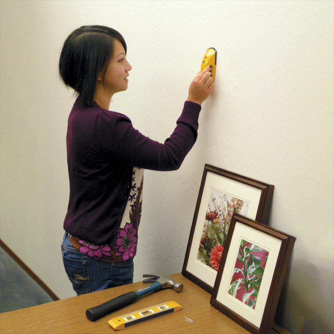 ZIRCON StudSensor™ EDGE, an ergonomic stud finder with SpotLite® system for precise stud detection and comfortable handling.