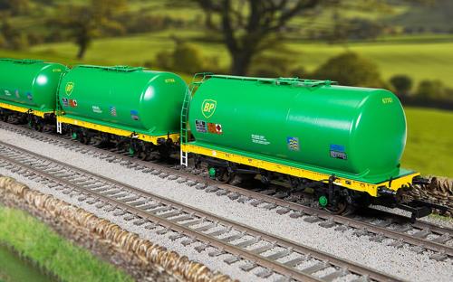 Hornby Trains - BP TTA Triple Pack 67766-7-8