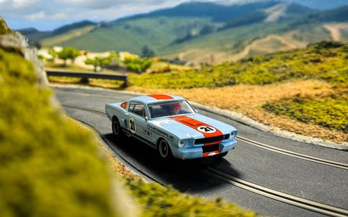Slot Cars & Accessories - Scalextric - Shelby GT350 Gult Edition