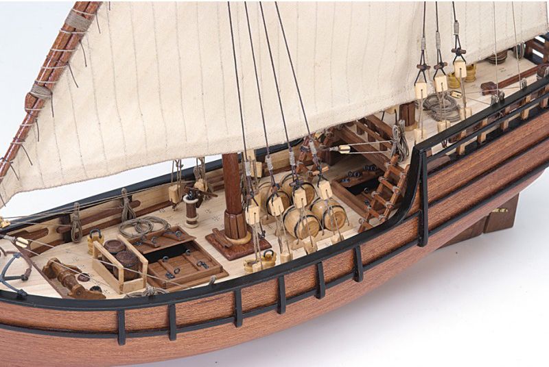 Detailed 1/65 scale model of La Niña Caravel, featuring laser-cut wood parts, brass fittings, and hand-sewn sails.