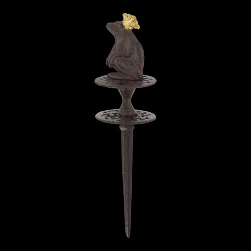 Cast iron hose guide shaped like a frog, 34cm tall, prevents hose tangling while adding whimsical garden charm.