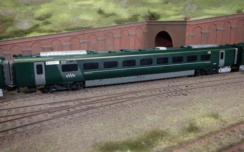 Hornby RailRoad GWR Class 800 814001 MC Coach