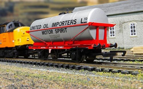 Hornby United Oil Importers 20t Tanker Wagon