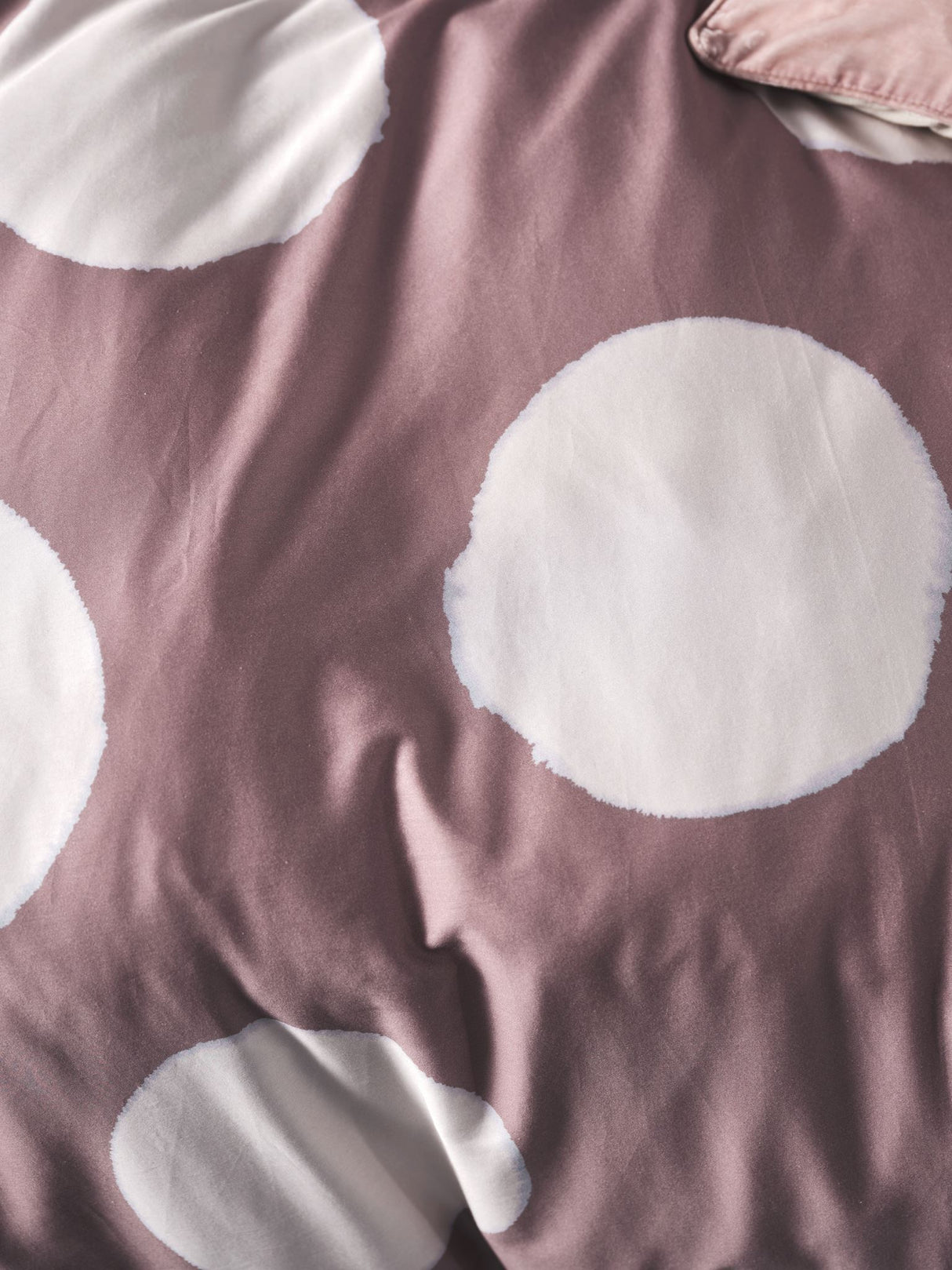 Super King Duvet Cover Set in soft neutrals and dusky pinks with circular tie-dyed design, made from luxurious cotton sateen.