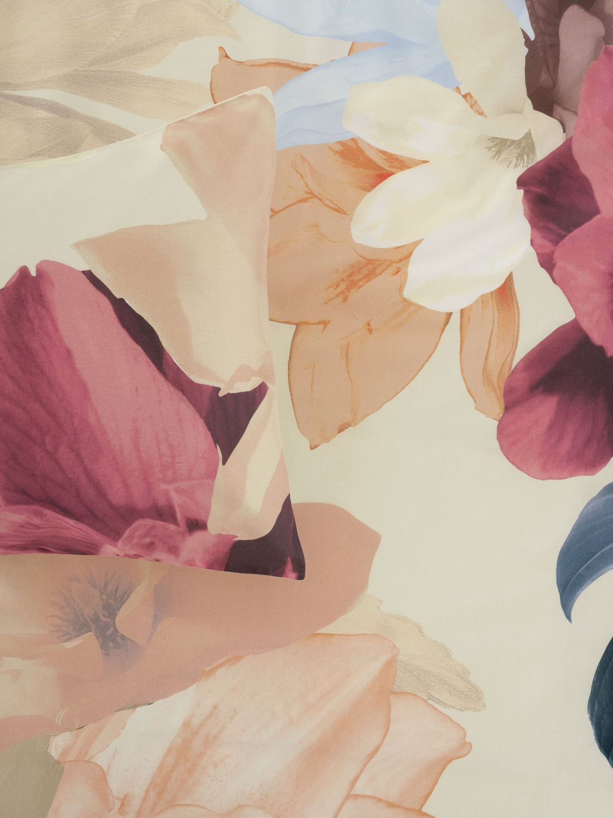 Queen duvet cover set featuring Shakira Stone's floral design in pastel colors, made of 100% cotton sateen for comfort.