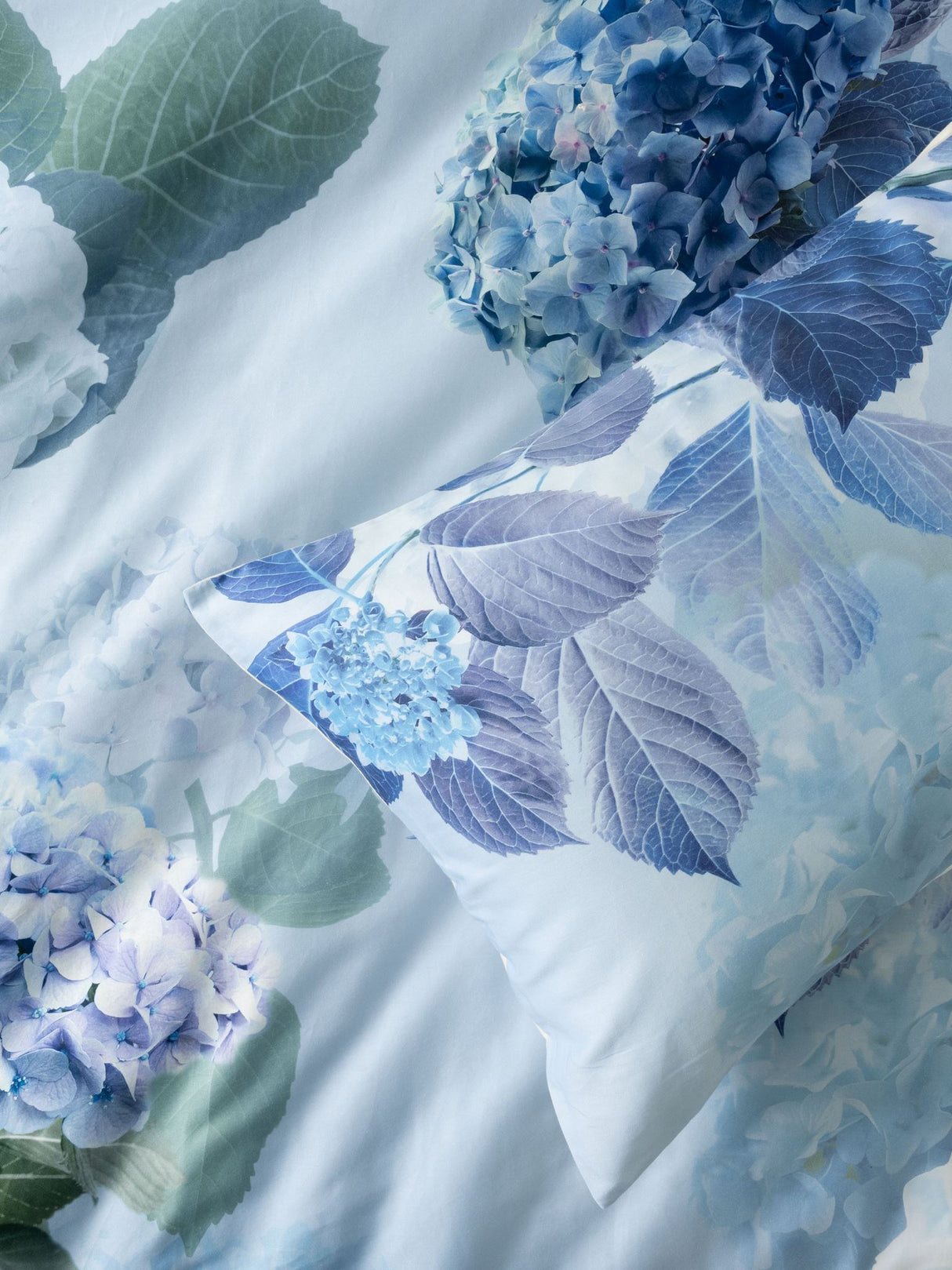 Elegant sage duvet cover set featuring hydrangea blooms, crafted from soft cotton for a serene and luxurious bedroom aesthetic.