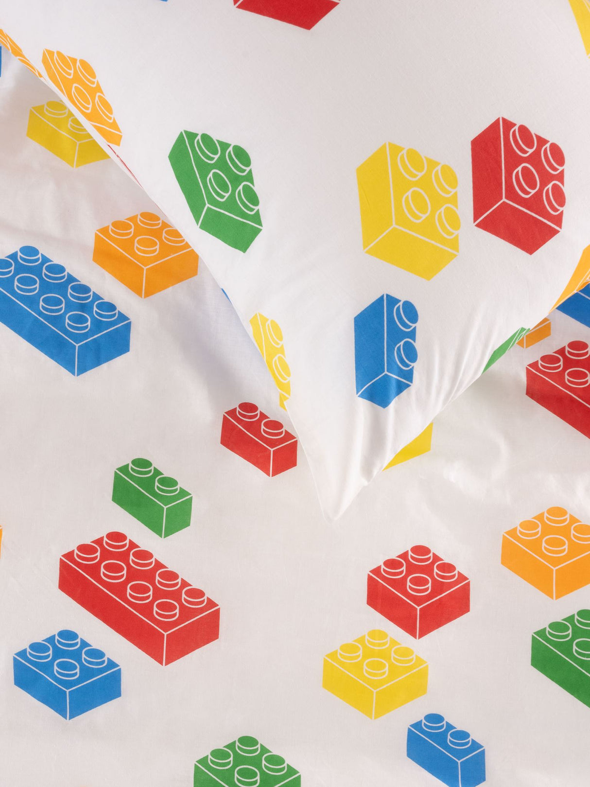 Double duvet cover set featuring colorful building blocks on a crisp white background, made from 100% cotton for comfort.
