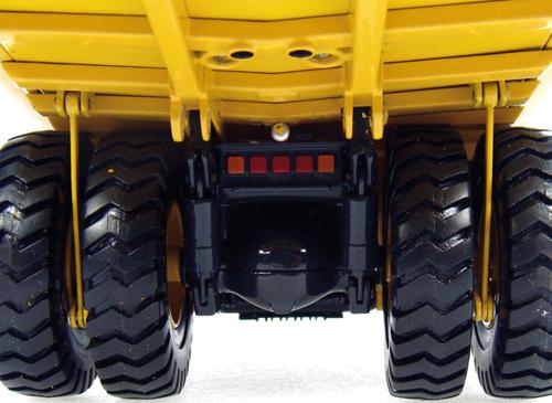 Komatsu HD605 Scale Model 1:50 Universal Hobbies Yellow