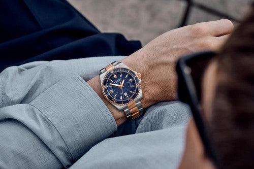 Watch - VICTORINOX Maverick 43mm SS Bracelet Blue Dial