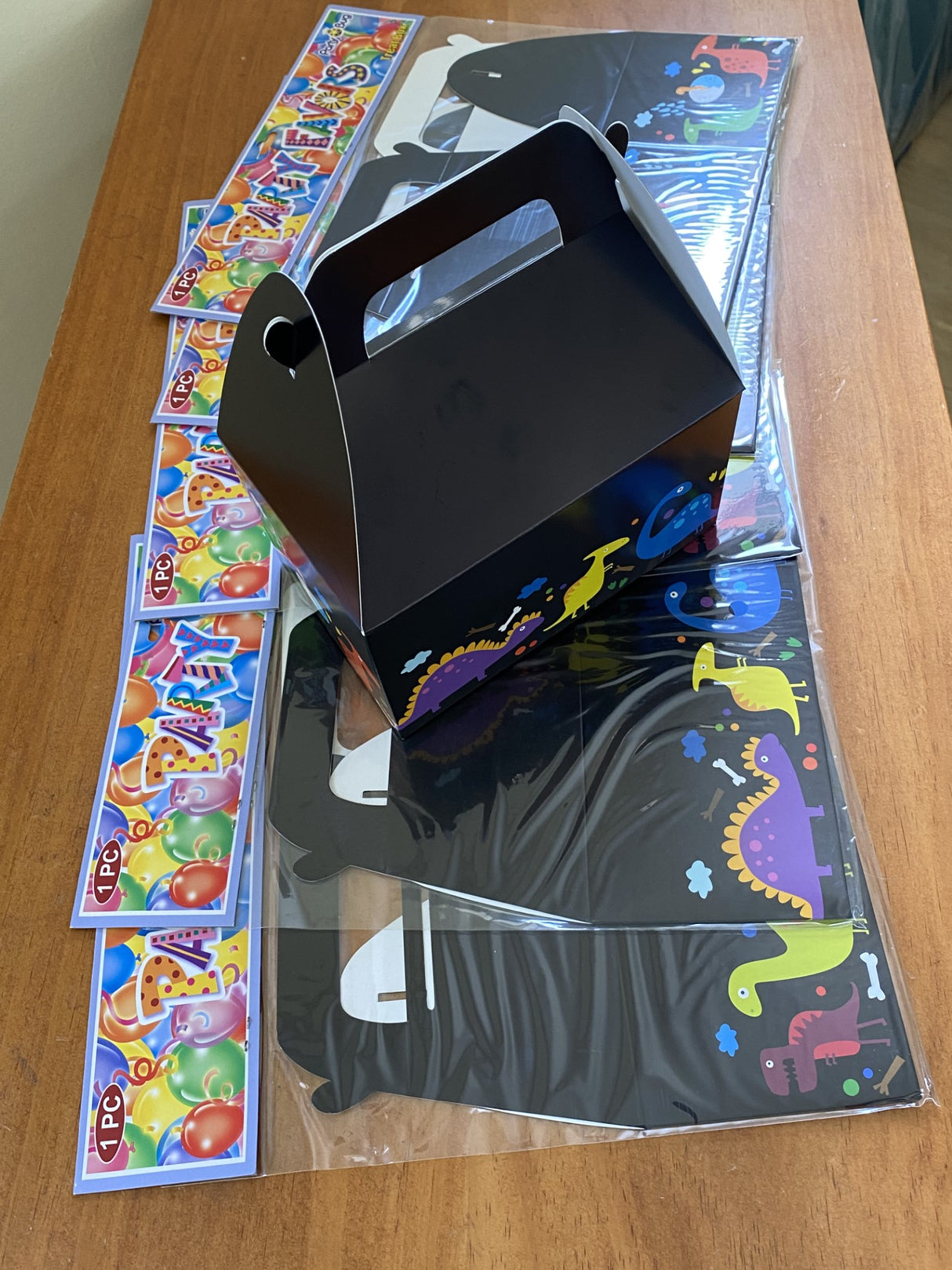 Colorful dinosaur-themed party favor boxes, pack of 6, perfect for kids' celebrations and easy to assemble.