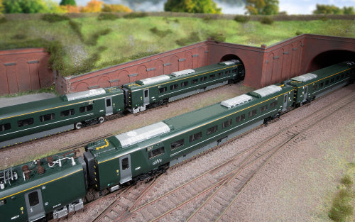 Hornby Trains & Accessories - GWR CL. 802/1 Coach Pack