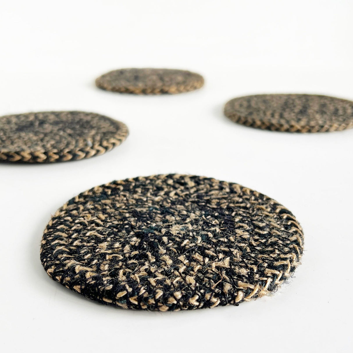 SEAGRASS / JUTE ROUND COASTER SET 4 BLACK /NATURAL