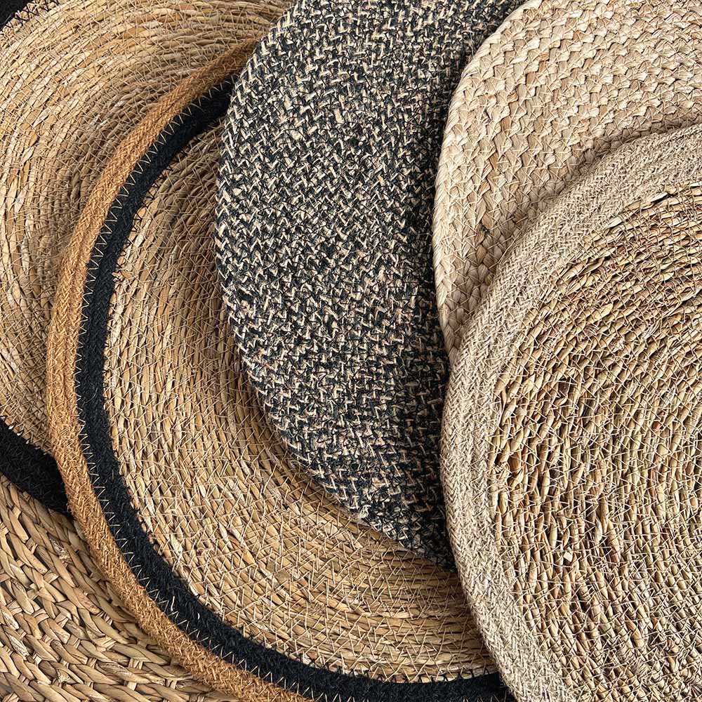 SEAGRASS / JUTE ROUND PLACEMAT CUMIN-BLACK BORDER/NATURAL