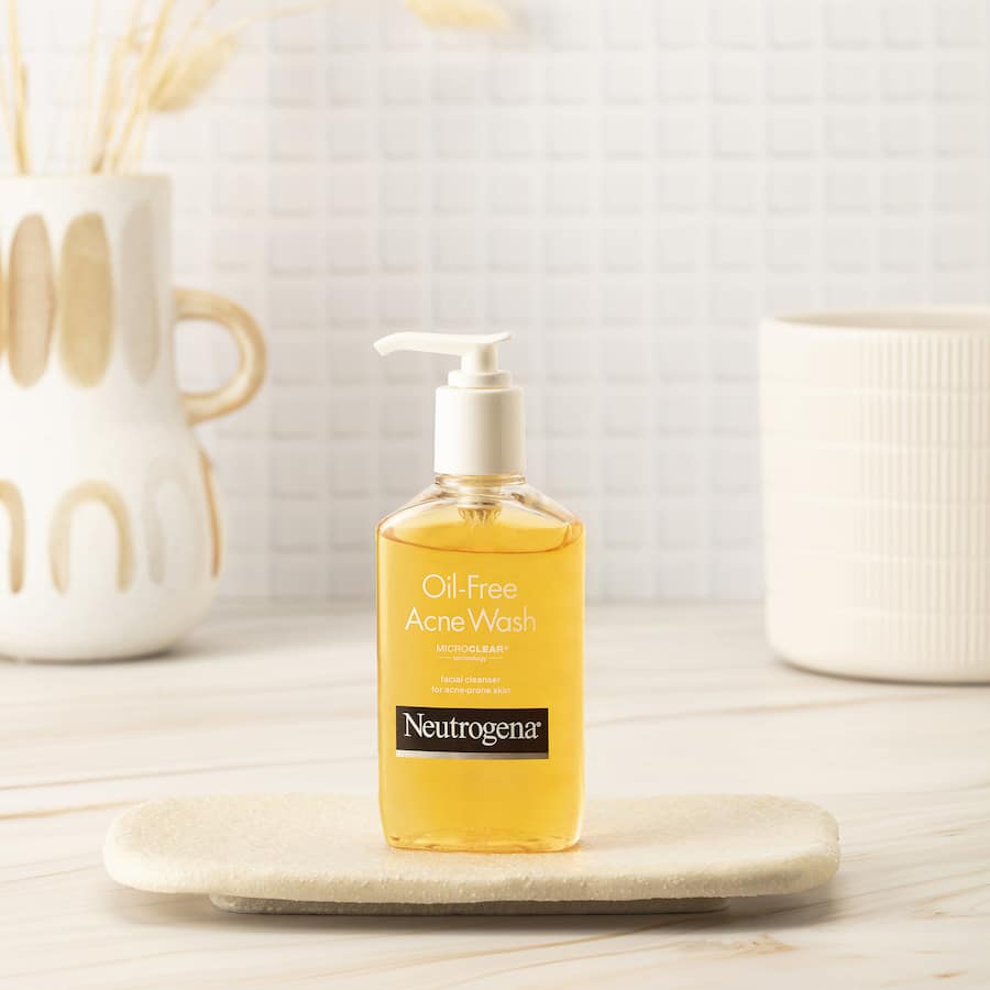 Neutrogena Oil Free Face Wash with 2% Salicylic Acid for deep cleaning acne-prone skin without over-drying.
