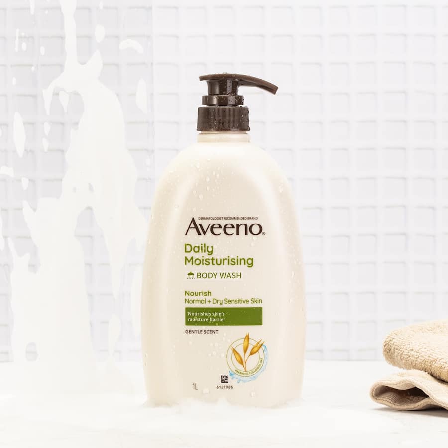 Aveeno Body Wash Daily Moisturising: gentle, soap-free formula with prebiotic oats for soft, hydrated skin. Eco-friendly packaging.