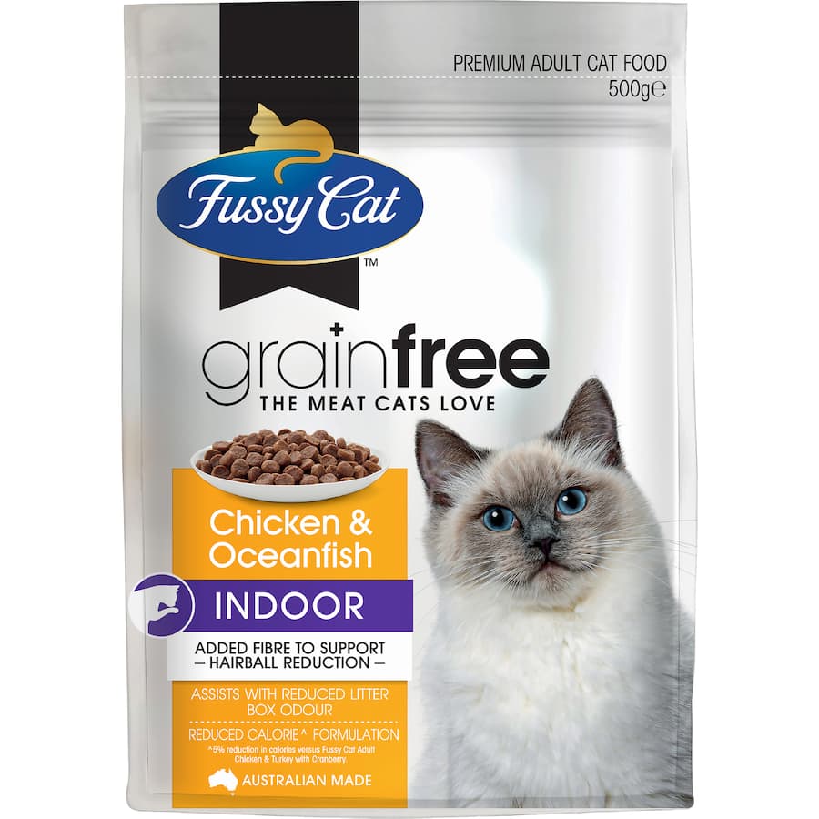 Bowl of Fussy Cat Grain Free Dry Cat Food with chicken and ocean fish, designed for indoor cats to support health and digestion.