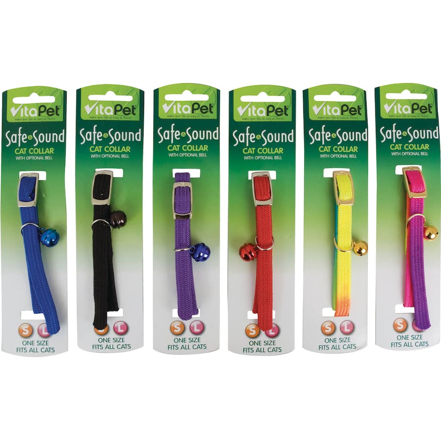 Stylish Vitapet cat collar with adjustable fit, optional bell for safety, and elastic safety strip for outdoor adventures.
