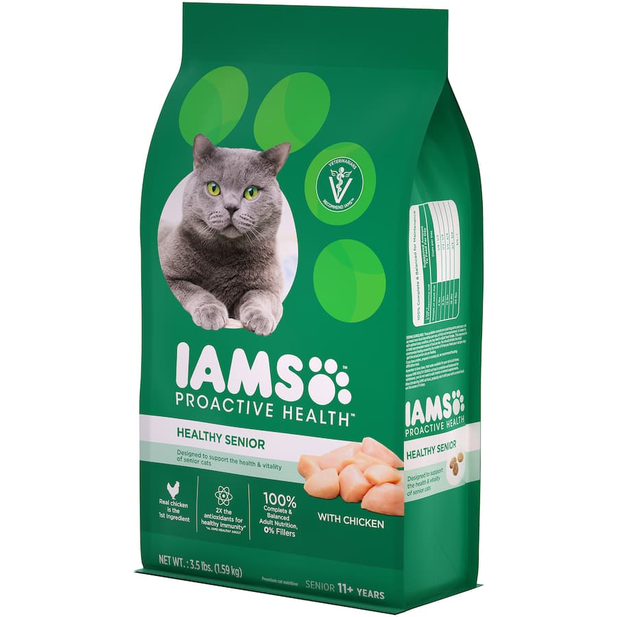 Iams Dry Cat Food Chicken Senior for cats 11+ provides high-quality protein and essential nutrients for optimal health.