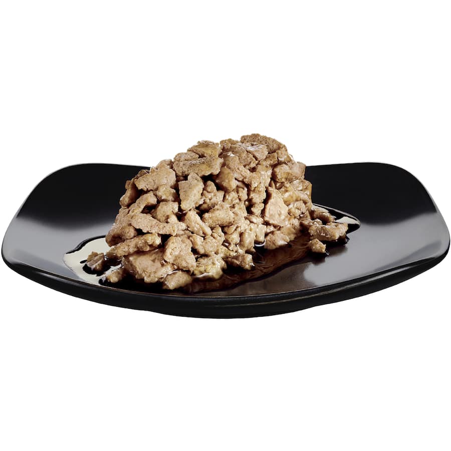 Succulent chicken wet cat food in gravy, conveniently served in snap-and-peel trays for minimal waste and maximum flavor.