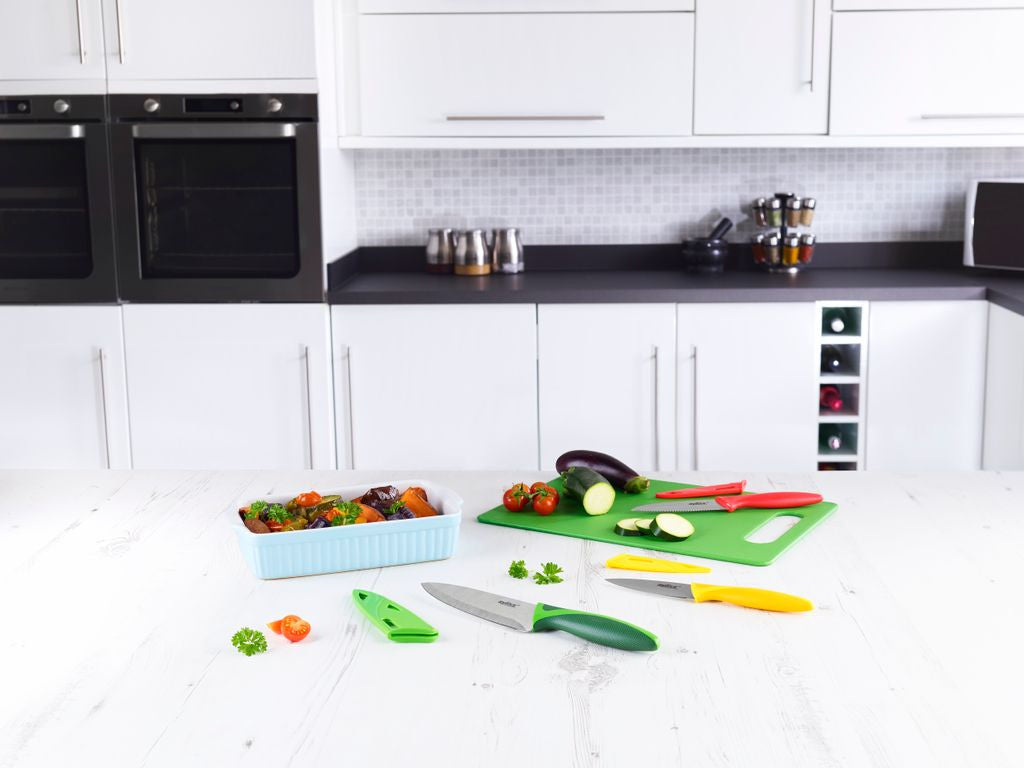 Chopping Board & 3pc Knife Set