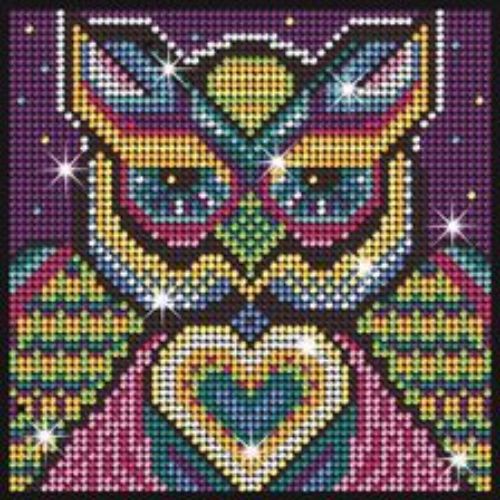 Diamond Art kit featuring a heart-chested owl, adorned with colorful gems for a relaxing and creative crafting experience.