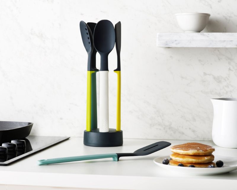 5-piece silicone utensil set with compact stand, heat-resistant tools, and integrated rests to improve hygiene and reduce mess.