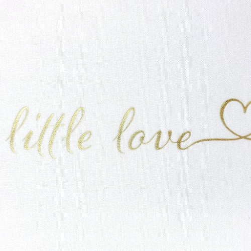 Elegant photo album in natural linen, holding 200 photos with gold foil embossing and memo space for cherished memories.