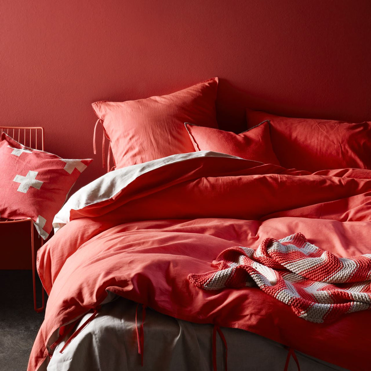 Vibrant Neon Coral KING duvet cover made from 55% linen and 45% cotton, featuring charming tie details and natural reverse side.