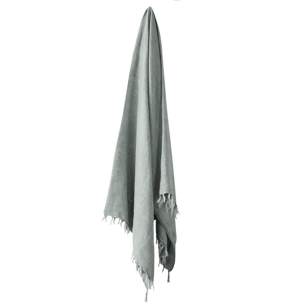 Light mist-colored linen throw with fringe detailing, measuring 130 x 170 cm. Perfect for adding vintage charm to any space.