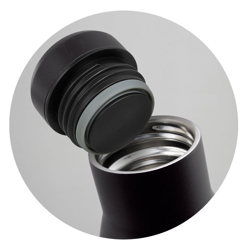Sleek black CamelBak Horizon 750ml vacuum bottle with double-wall insulation for hot/cold drinks, silicone base, and wide neck.