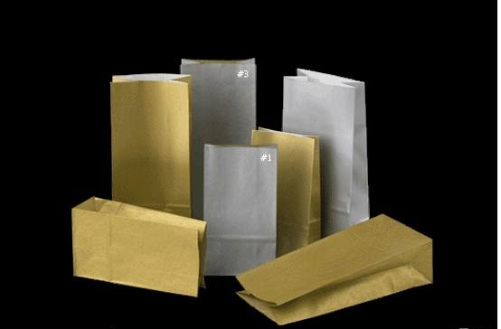 Small silver paper gift bags, pack of 50, perfect for weddings, birthdays, and special occasions, measuring 165 x 90 x 47 mm.