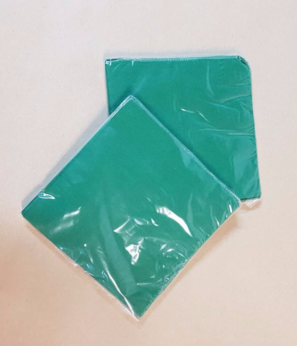 Green napkins in a pack of 20, measuring 33 x 33 cm, perfect for adding style to any dining occasion.