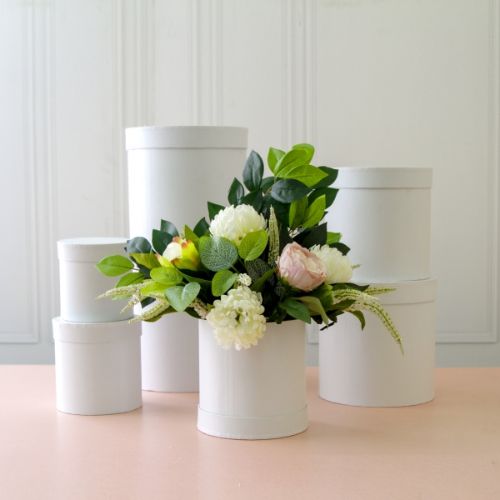 Elegant round white flower box set of 7, perfect for floral arrangements or chic storage, measuring 25x25cm each.