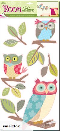 Vibrant owl wall decal, 76cm long, perfect for kids' rooms or nurseries, removable and reusable without damage.