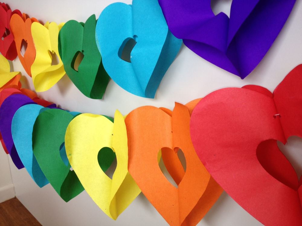 Vibrant 4m paper garland with 25 colorful hearts, perfect for parties and home decor, easy to assemble and double-sided.