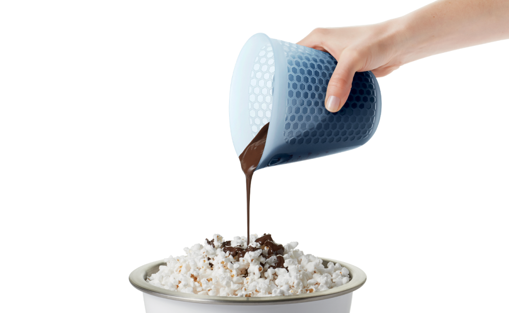 Clear silicone measuring cup with flexible body, honeycomb pattern for heat protection, ideal for precise pouring and easy cleanup.