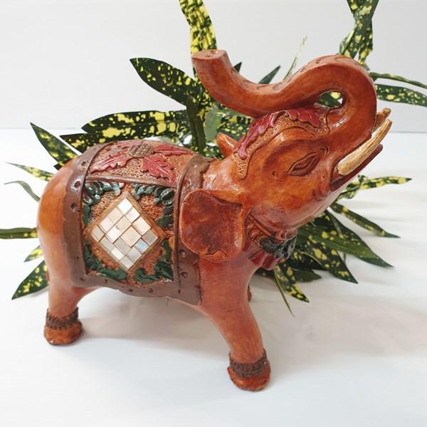 Feng Shui Elephant with 20cm mirror, symbolizing luck and protection, ideal for enhancing home harmony and decor.